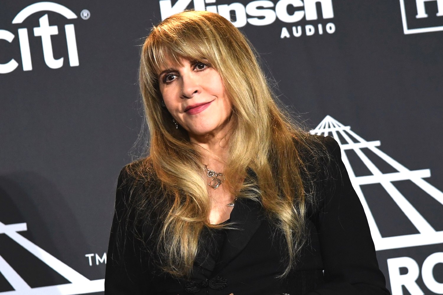 Η Stevie Nicks δεν είχε ψηφίσει μέχρι τα 70 και το μετανιώνει