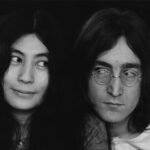 «Σαν δύο μαθητούδια»: Ο παραγωγός του John Lennon αποκαλύπτει τον λόγο που η Yoko Ono τους μάλωνε μετά τις ηχογραφήσεις