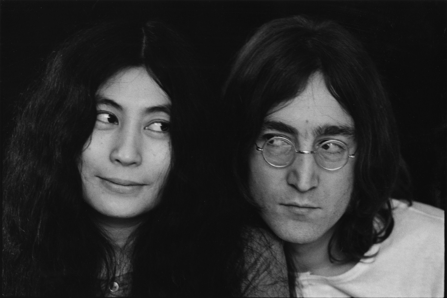 «Σαν δύο μαθητούδια»: Ο παραγωγός του John Lennon αποκαλύπτει τον λόγο που η Yoko Ono τους μάλωνε μετά τις ηχογραφήσεις