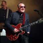 Elvis Costello: «Οι Oasis δεν είναι για εμένα – Είναι μία απλοποιημένη εκδοχή των The La’s»