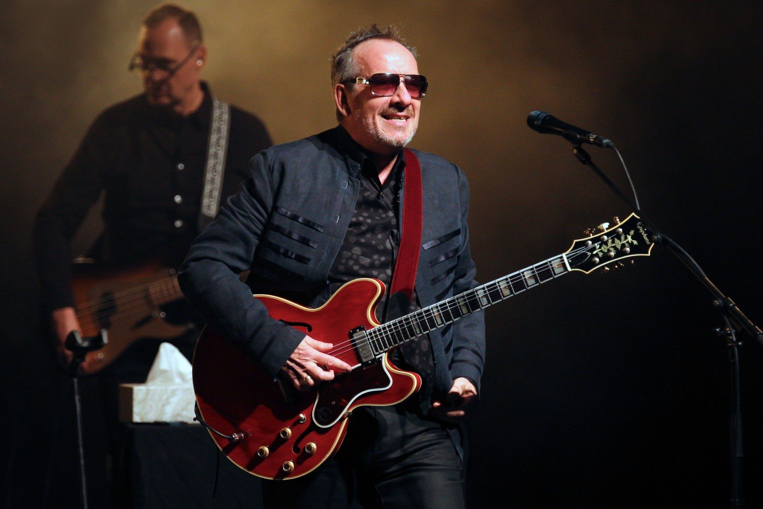 Elvis Costello: «Οι Oasis δεν είναι για εμένα – Είναι μία απλοποιημένη εκδοχή των The La’s»
