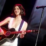 Η Gracie Abrams επιστρέφει στη σκηνή με τη μεγάλη περιοδεία «The Look At My Life Tour»: «Μου λείψατε»