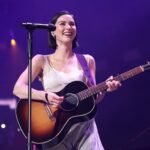 Η Gracie Abrams αλλάζει σελίδα: «Ήμουν απρόσεκτη με τις συνέπειες που είχαν τα τραγούδια μου»