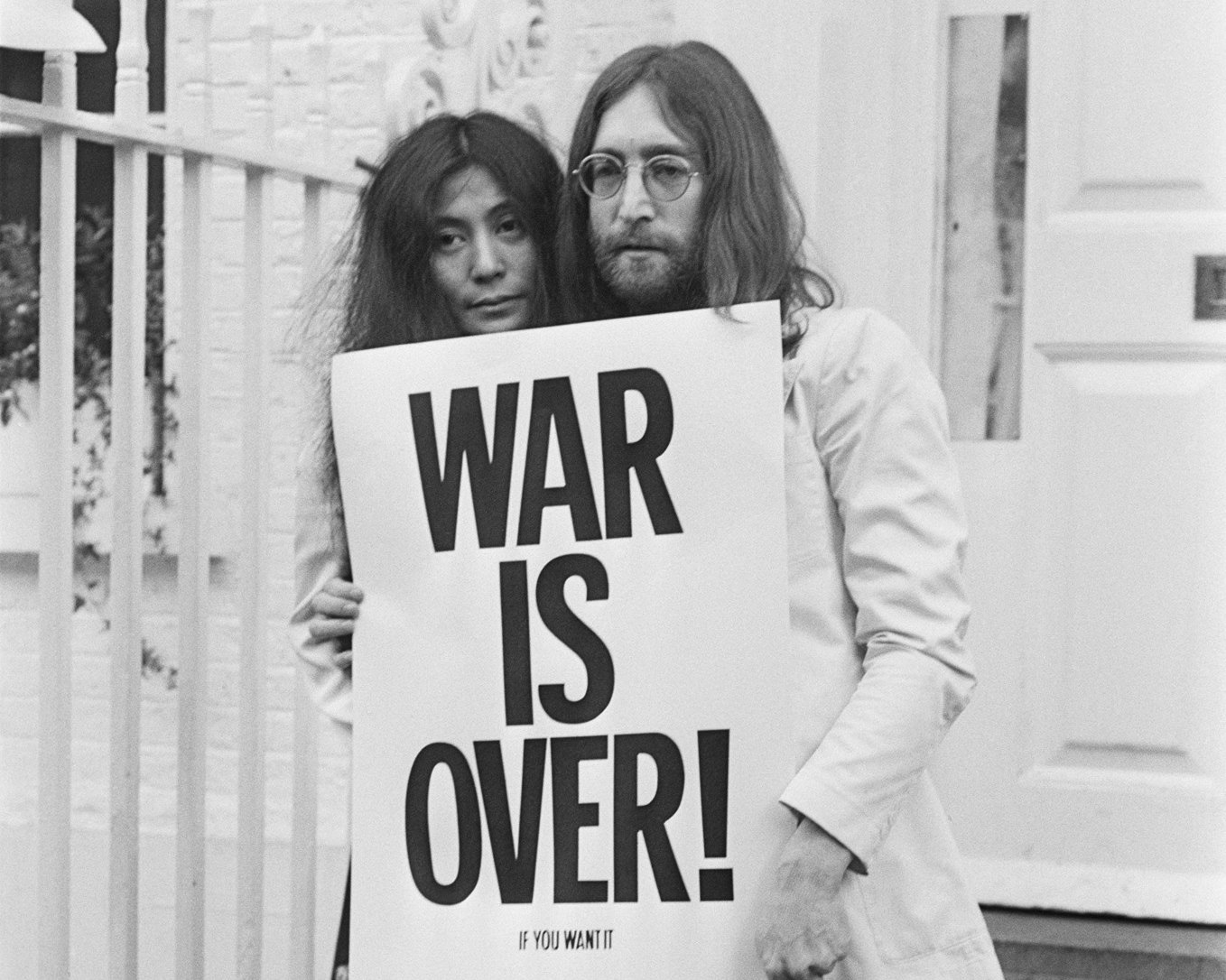 Η διαχρονική έκκληση του John Lennon για ειρήνη κατακτά το Top 10 για πρώτη φορά