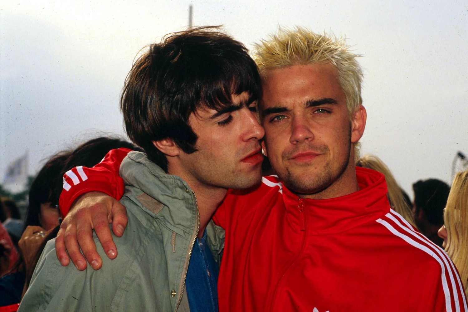Ο Robbie Williams ελπίζει ο Liam Gallagher «να μην αναστατωθεί» με την παρουσίασή του στο «Better Man» Ο Robbie Williams ελπίζει ο Liam Gallagher «να μην αναστατωθεί» με την παρουσίασή του στο «Better Man»