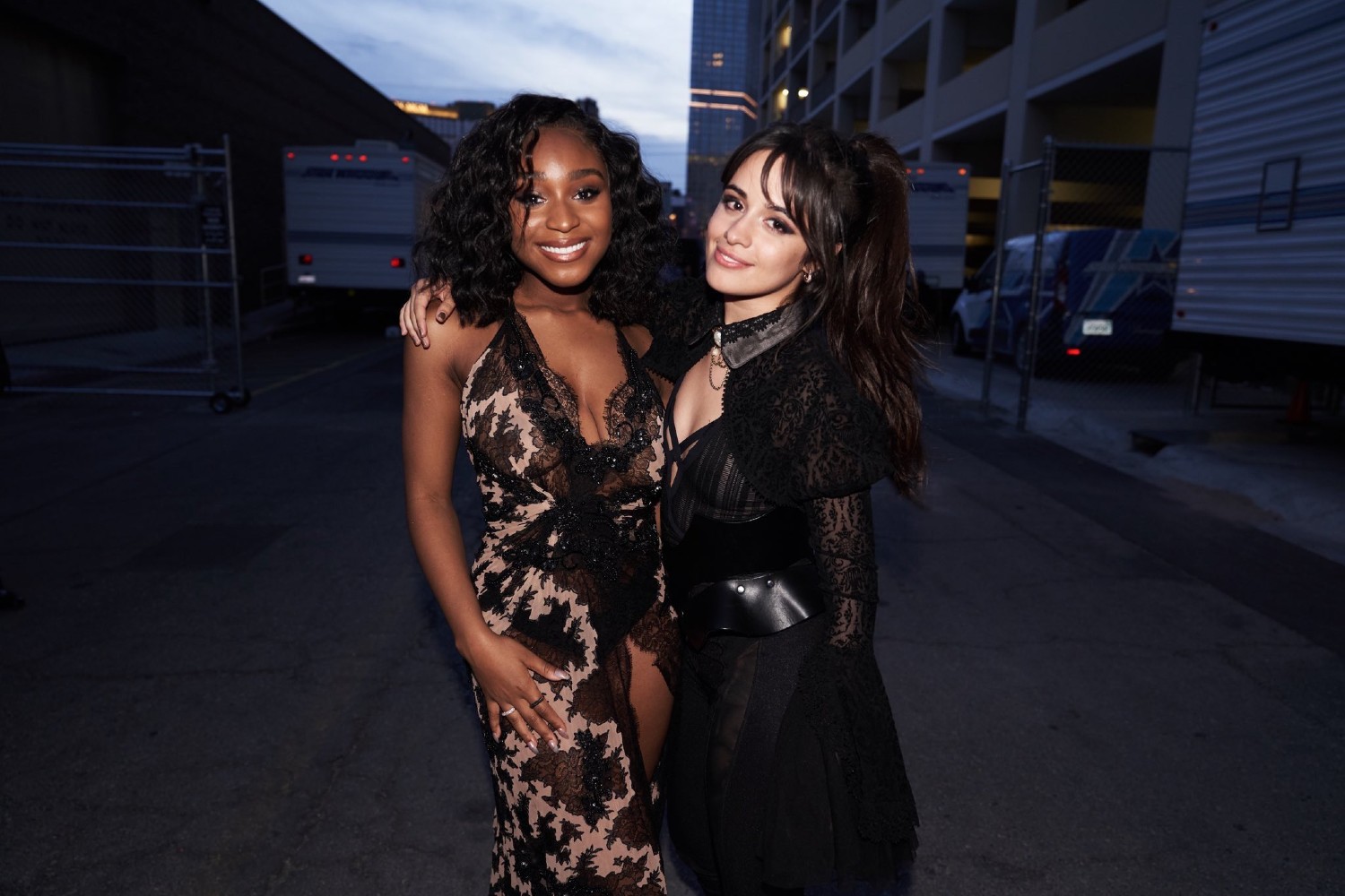 Η Camila Cabello χτίζει ξανά τη σχέση της με τη Normani