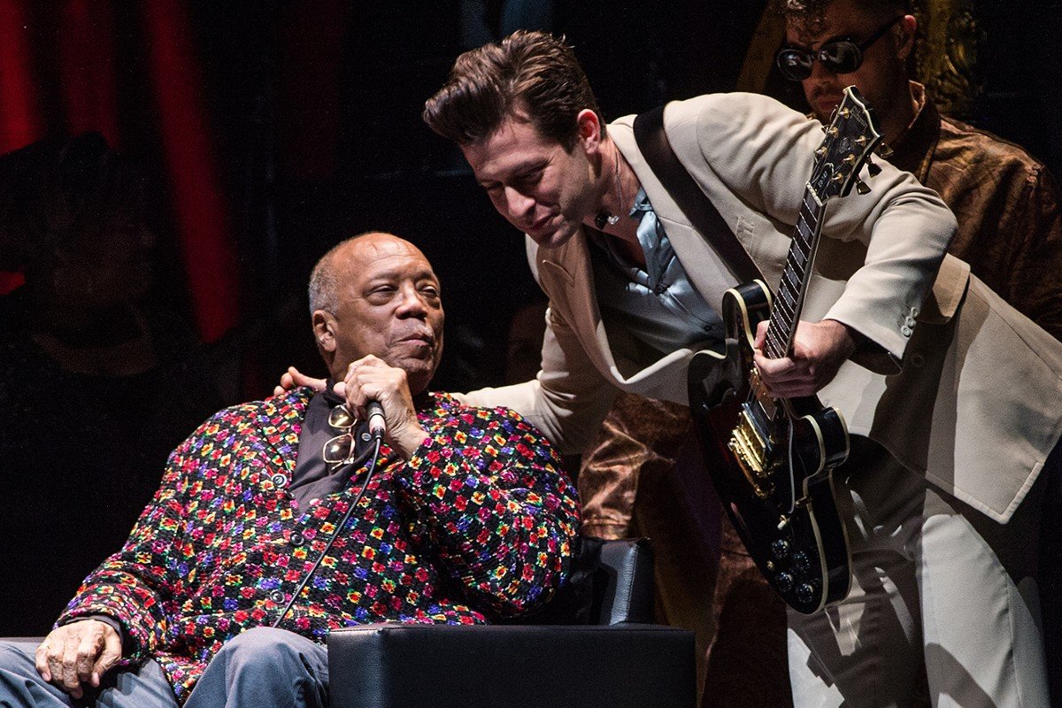 Ο Mark Ronson θυμάται τον Quincy Jones: «Ανέβασε τον πήχη εκεί που κανείς δεν μπορεί να τον φτάσει»
