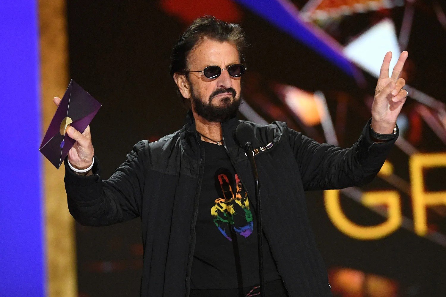 Ringo Starr: Έγινε Επίτιμος Διδάκτορας Μουσικής στα 86α γενέθλιά του – Η δικαίωση ενός θρύλου Ringo Starr: Έγινε Επίτιμος Διδάκτορας Μουσικής στα 86α γενέθλιά του – Η δικαίωση ενός θρύλου