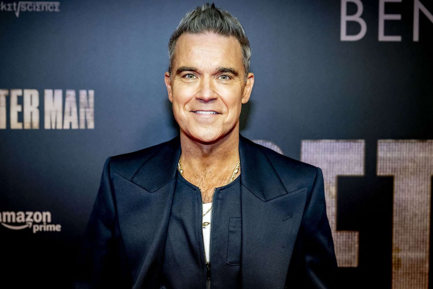 Ο Robbie Williams νιώθει «τυχερός» για τη συνεργασία του με τον Tony Iommi των Black Sabbath