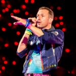 Chris Martin: «Δεν μπορούσα να τραγουδήσω για τον Διάβολο» – Τα πρώτα του μουσικά βήματα και η επιρροή της πίστης στη ζωή του