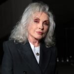 Η Debbie Harry των Blondie αντιμετωπίζει την ηλικία με χάρη: «Μέσα μου νιώθω 25 ετών»