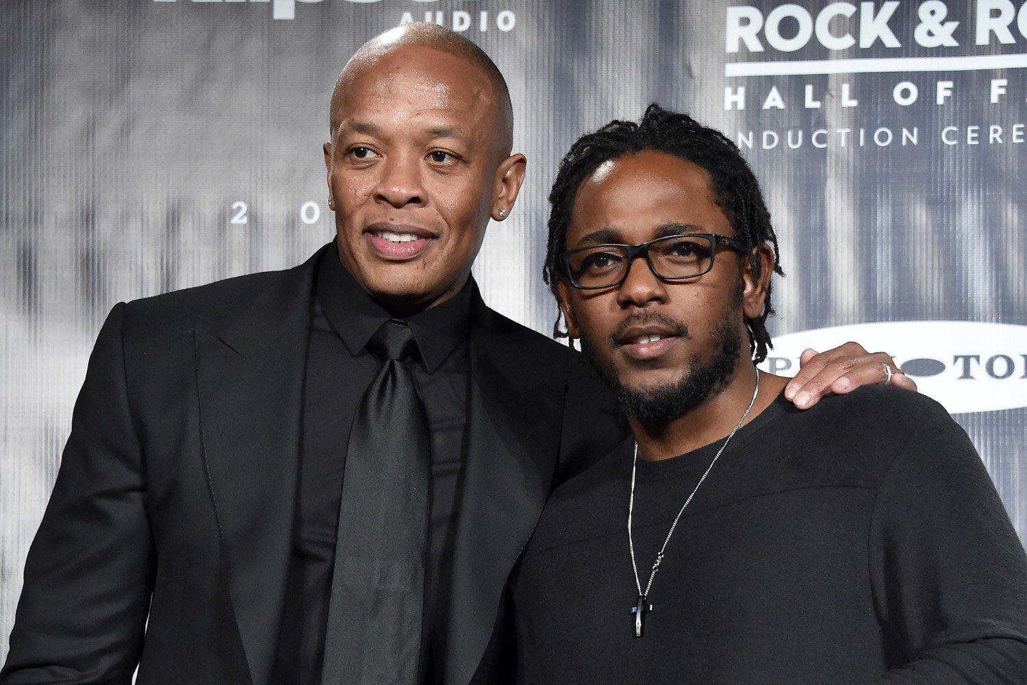 Kendrick Lamar και Dr. Dre επέστρεψαν στο Compton για την τελετή θεμελίωσης του νέου σχολείου τους: «Επενδύουμε στην επόμενη γενιά»