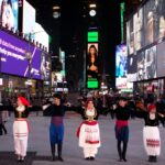 Η Evangelia έκανε την Times Square της Νέας Υόρκης να χορεύει πεντοζάλι