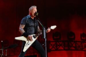 Ο James Hetfield αποθεώνει τον Tony Iommi: «Είναι ο άρχοντας των riff»