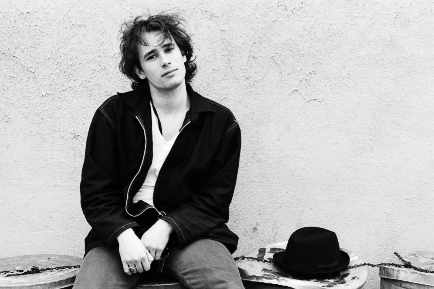 Jeff Buckley: «Ήθελε να ζήσει μέχρι τα βαθιά γεράματα» – Η μητέρα του θρύλου σπάει τη σιωπή της