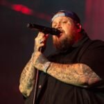 Ο Jelly Roll πιστεύει ότι μπορεί να δώσει τέλος στην κόντρα Eminem και Machine Gun Kelly
