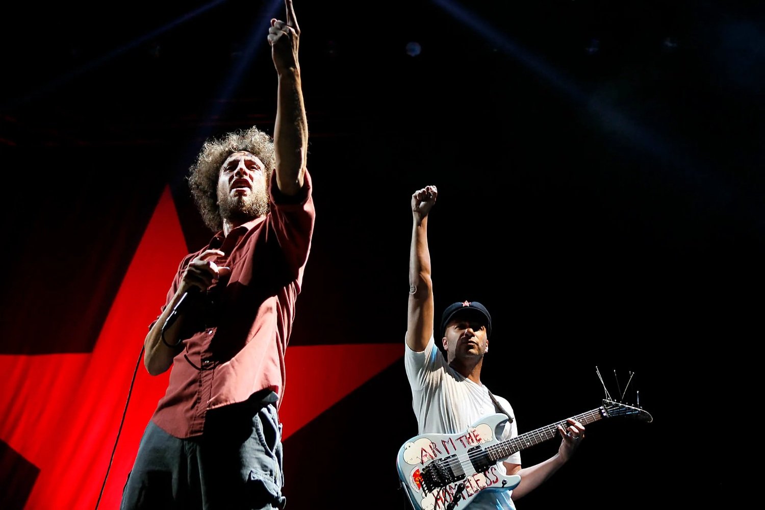 Οι Rage Against The Machine χαιρετίζουν την απονομή χάριτος στον ακτιβιστή Leonard Peltier Οι Rage Against The Machine χαιρετίζουν την απονομή χάριτος στον ακτιβιστή Leonard Peltier