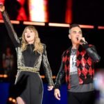 Ο Robbie Williams πιστεύει ότι η Taylor Swift δεν γνώριζε τίποτα για εκείνον όταν τον προσκάλεσε να εμφανιστούν μαζί