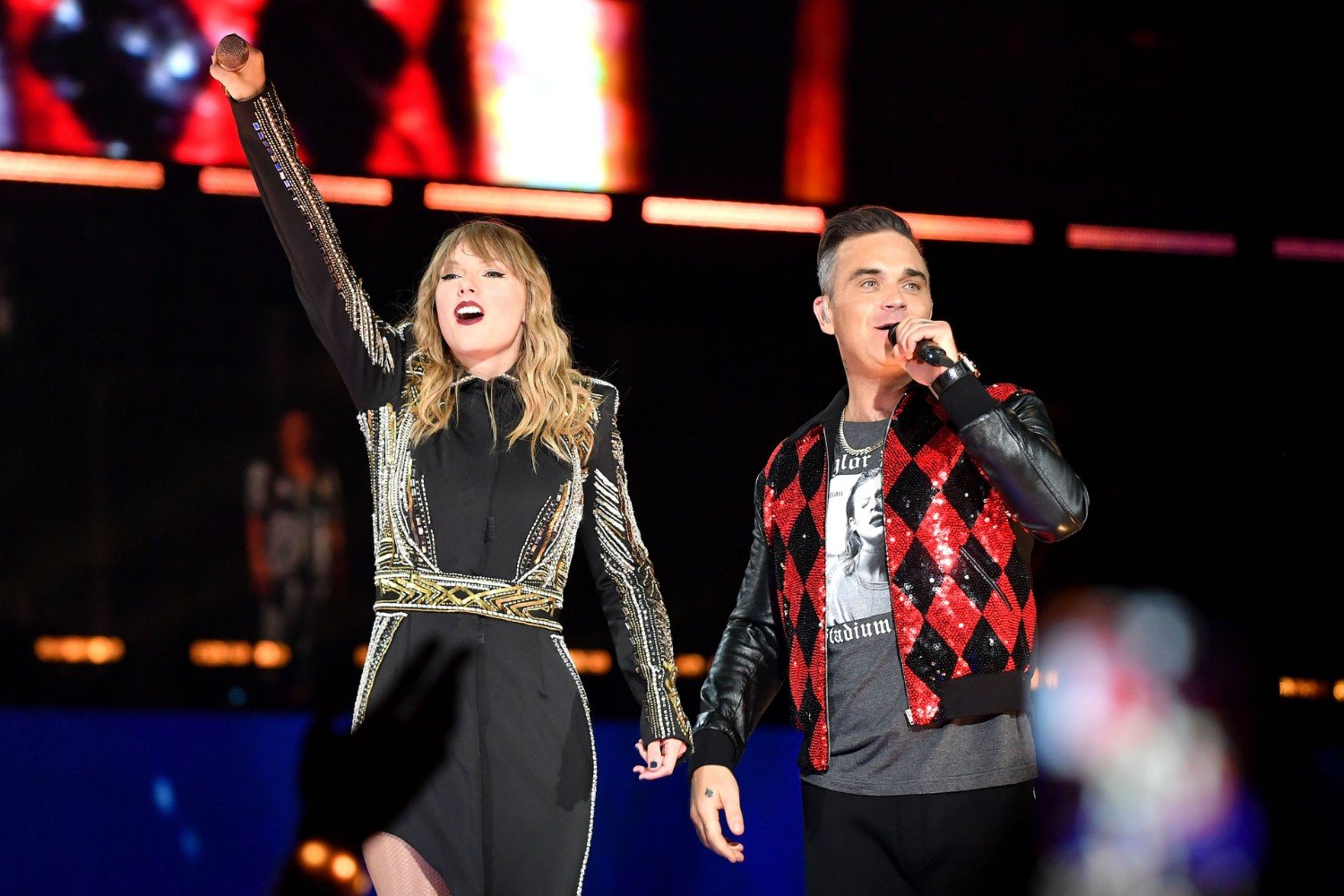 Ο Robbie Williams πιστεύει ότι η Taylor Swift δεν γνώριζε τίποτα για εκείνον όταν τον προσκάλεσε να εμφανιστούν μαζί