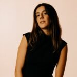 Η Βασιλική Μιχαλοπούλου εξετάζει τα «Ενδεχόμενα» του έρωτα σε 12 τραγούδια