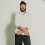 Οι Bon Iver μοιράζονται το νέο single «Everything is Peaceful Love» από το άλμπουμ «Sable, Fable»