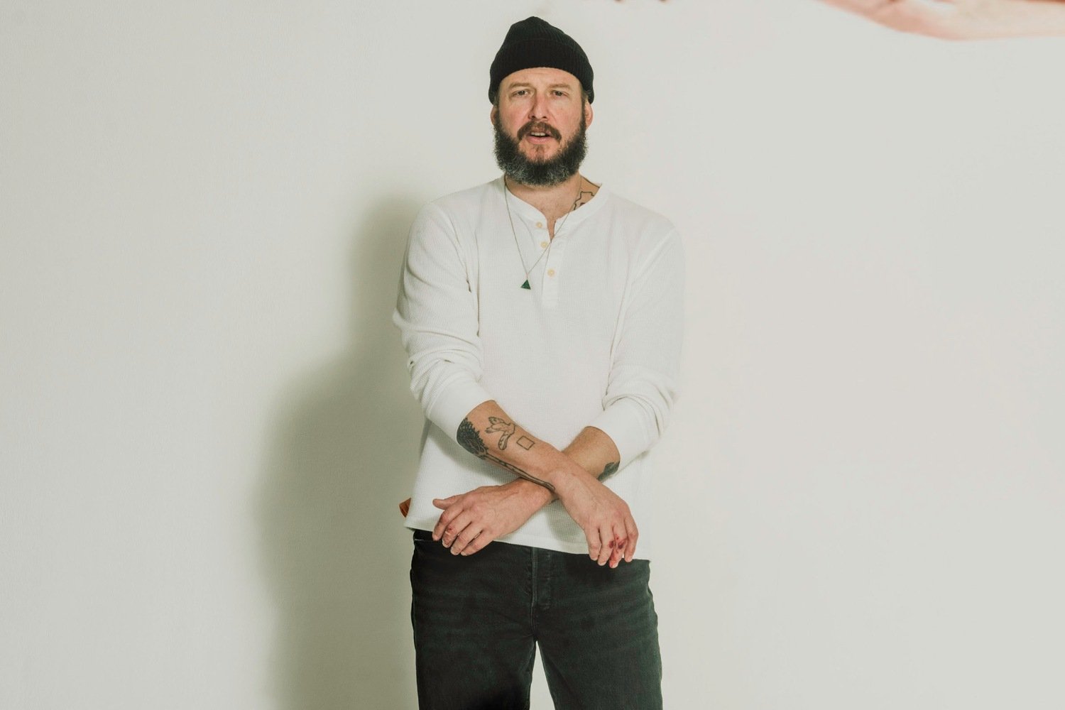 Οι Bon Iver μοιράζονται το νέο single «Everything is Peaceful Love» από το άλμπουμ «Sable, Fable»