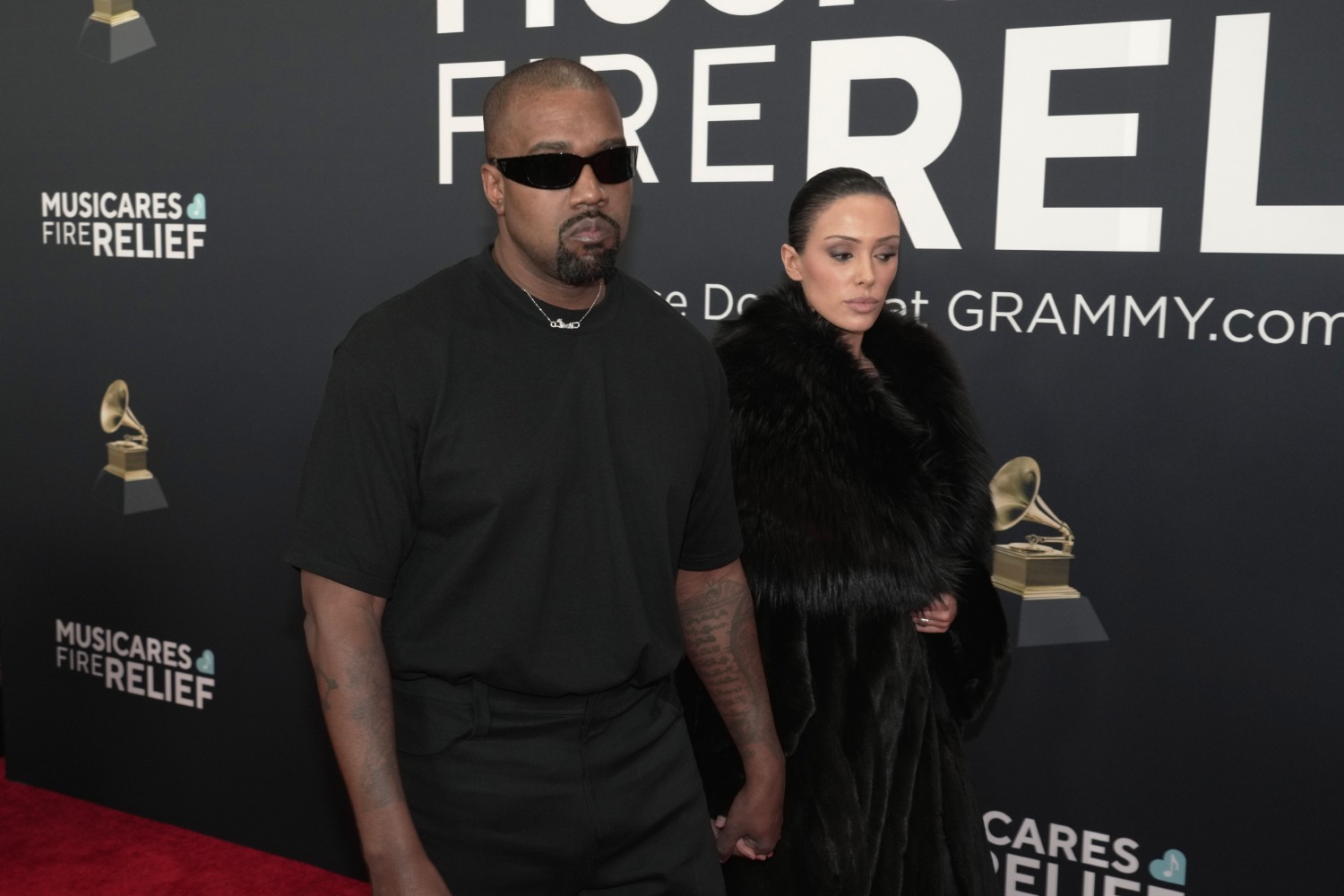 Kanye West: Η αλήθεια για τις φήμες ότι απομακρύνθηκε από τα Grammy μαζί με τη σύζυγό του Bianca Censori