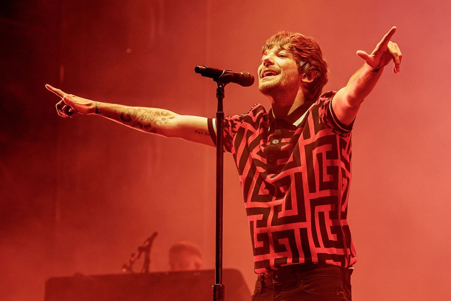 Louis Tomlinson: Πώς αναστάτωσε κατά λάθος τους θαυμαστές της Taylor Swift με τα δικά του easter eggs