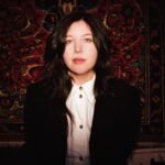 Lucy Dacus: Το «Planting Tomatoes» είναι ένα μάθημα ευγνωμοσύνης για τη ζωή που κερδίζεται μέρα με τη μέρα