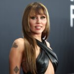 Miley Cyrus: Η «Hannah Montana» ζει ακόμα μέσα της – Η χελώνα, η νέα μουσική και η ανάγκη για μία πιο ήρεμη ζωή