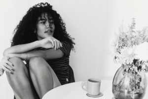 Η Olivia Dean γιορτάζει έναν χρόνο επιτυχίας για το άλμπουμ «The Art Of Loving»