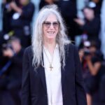 «Είμαι καλά»: Η Patti Smith καθησυχάζει για την υγεία της μετά την κατάρρευσή της στη σκηνή