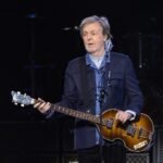 Paul McCartney: Γιατί ο Bob Dylan είναι ο μοναδικός καλλιτέχνης που διστάζει να πλησιάσει – «Νιώθω μία μικρή νευρικότητα»