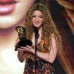 Grammy 2025: Η Shakira αφιέρωσε το βραβείο της σε «όλους τους μετανάστες»