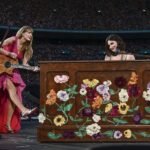 Gracie Abrams: Πώς η Taylor Swift τη δίδαξε να προστατεύει λιγότερο τον εγωισμό της