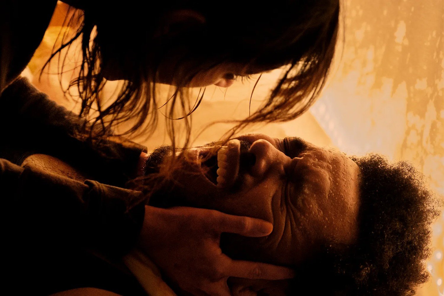 Ο The Weeknd οδηγεί στην άβυσσο μαζί με την Jenna Ortega στο video του «Drive»