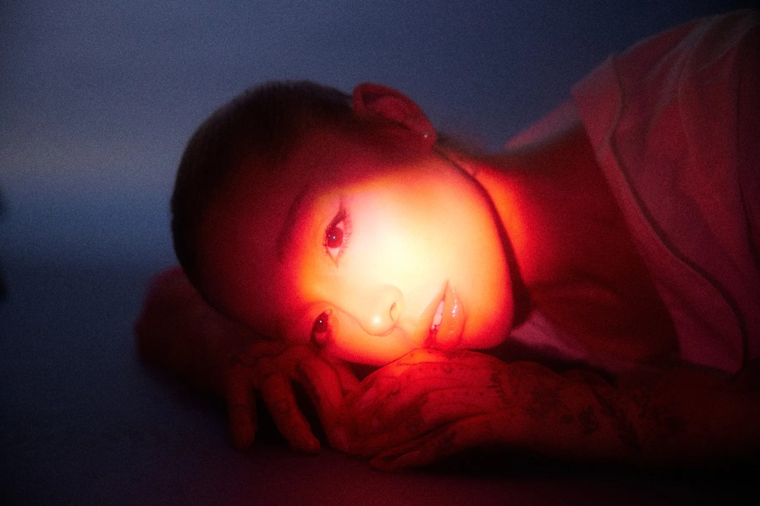 Ariana Grande: Αφήνει πίσω την «ευγένεια» στο νέο άλμπουμ «Petal» και βυθίζεται στην πιο ακατέργαστη πλευρά της