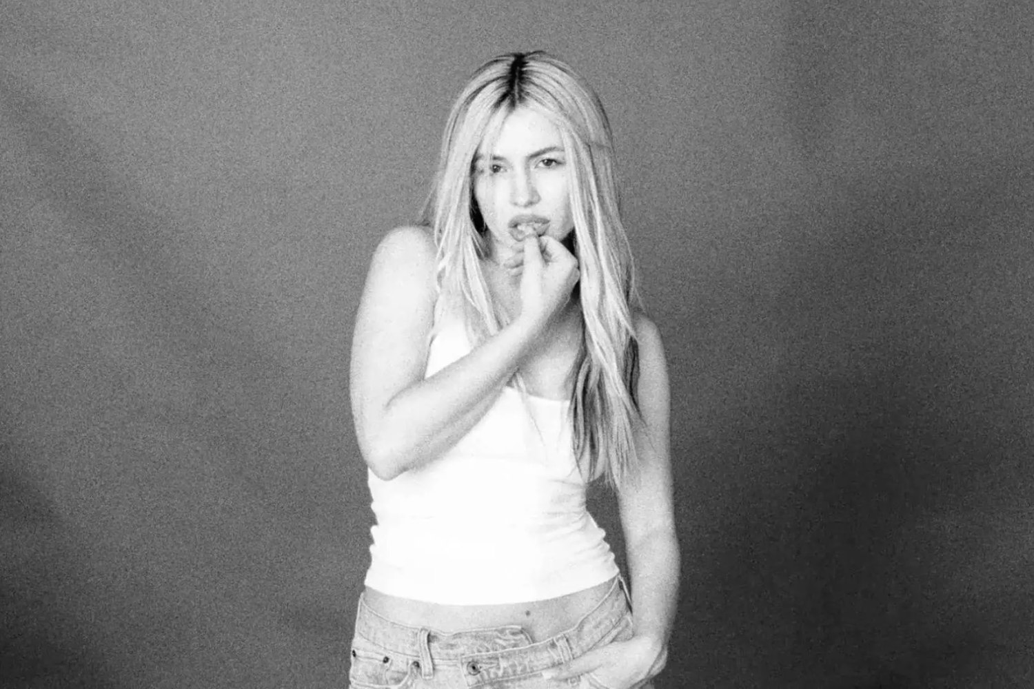 Ava Max: Η σοκαριστική βλάβη στις φωνητικές χορδές και η θαυματουργή ανάρρωση