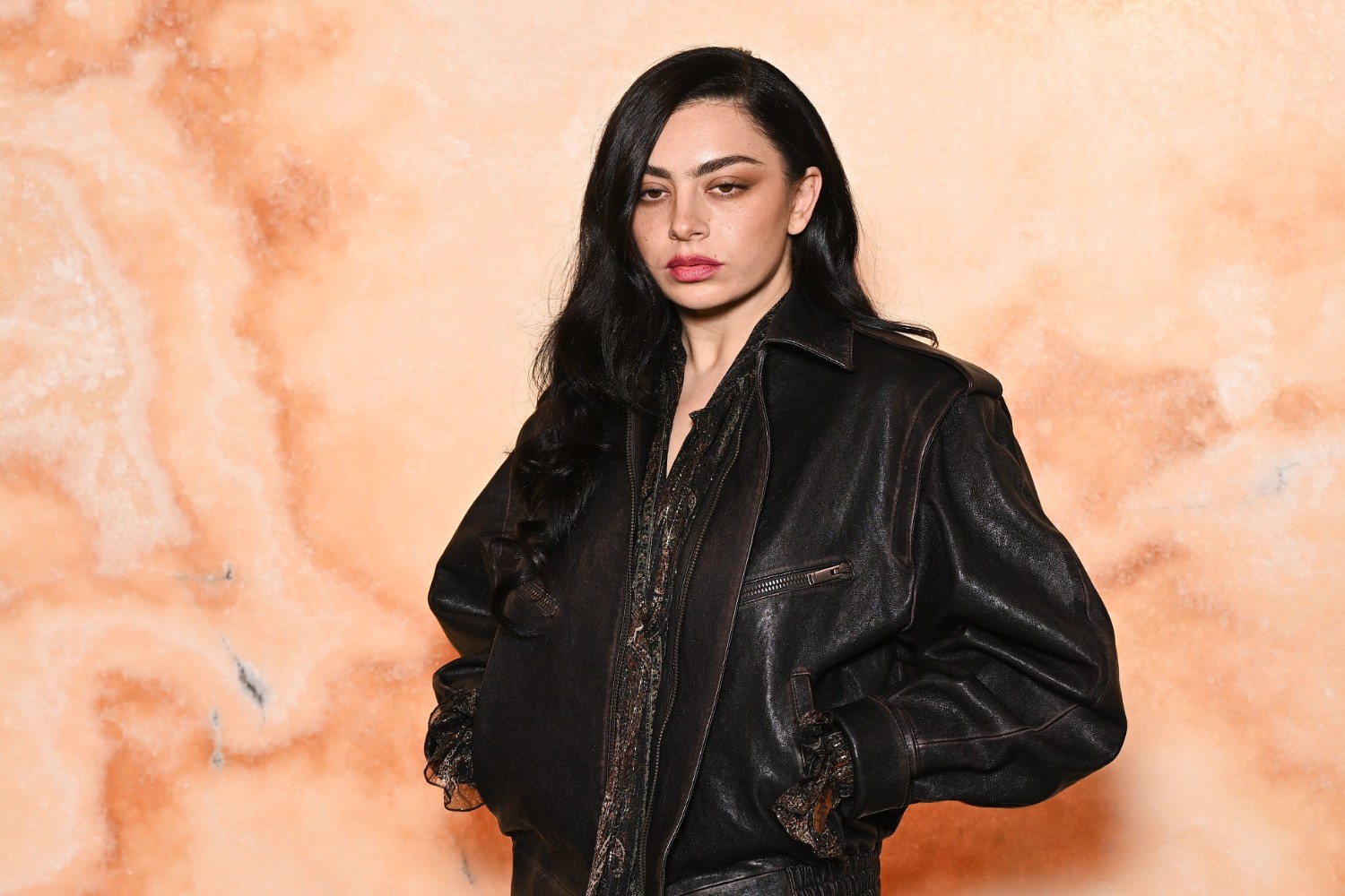 Η Charli xcx βάζει τέλος στη συζήτηση για το «Rock Music»: «Δεν γράφτηκε ειρωνικά» Η Charli xcx βάζει τέλος στη συζήτηση για το «Rock Music»: «Δεν γράφτηκε ειρωνικά»