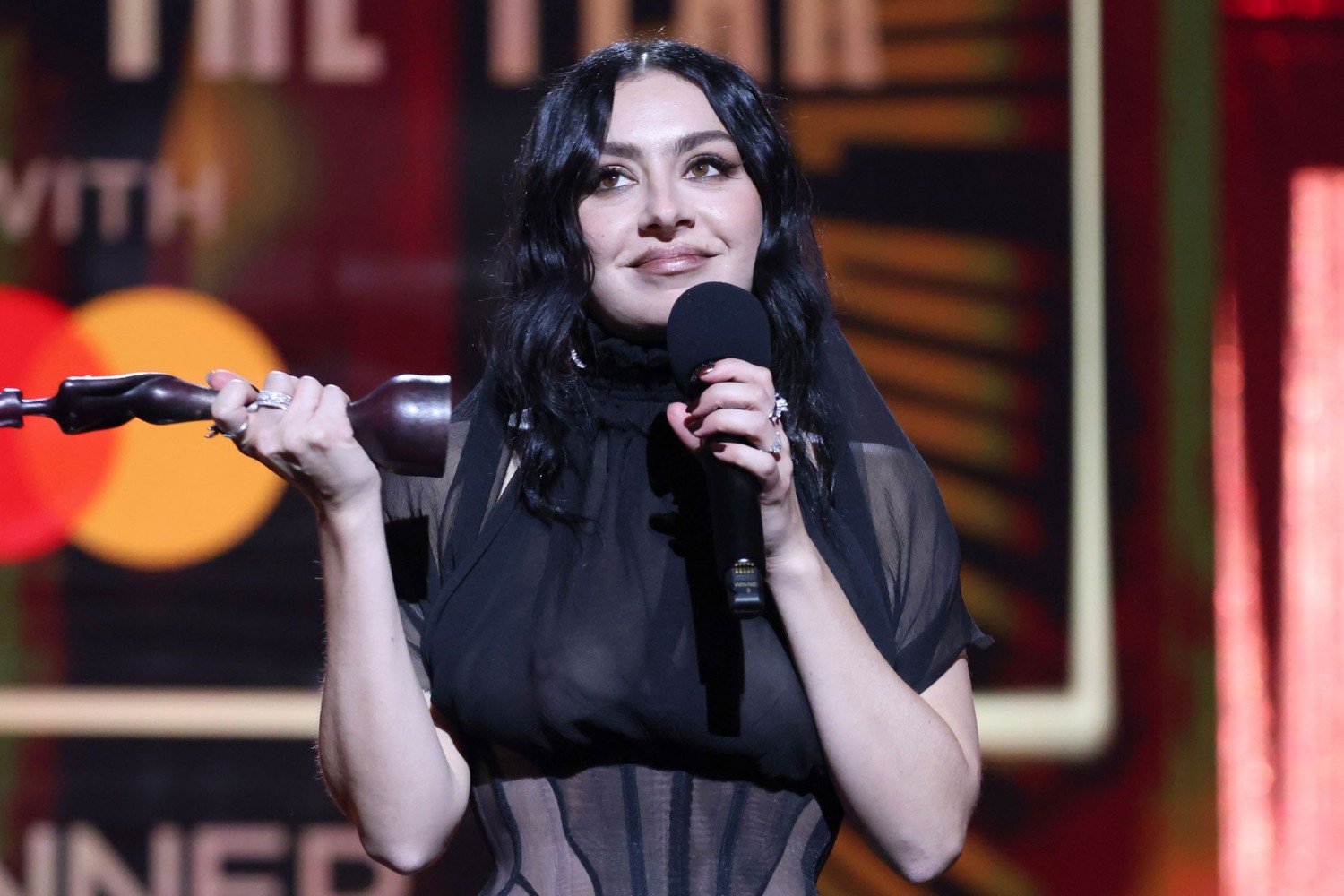 BRIT Awards 2025: Η Charli XCX μεγάλη νικήτρια των βραβείων