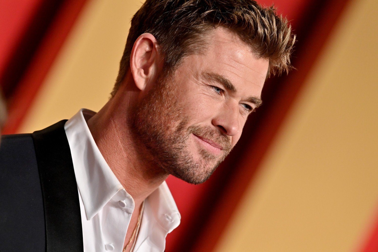 Ο Chris Hemsworth μετανιώνει για τη selfie με την Billie Eilish στα Όσκαρ