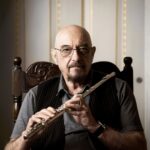«Δεν αποσύρομαι»: Ο Ian Anderson των Jethro Tull αναμετράται με τον χρόνο χωρίς τελεία