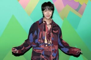Ο j-hope των BTS και ο Nigo ενώνουν τις δυνάμεις τους με τη Nike για ένα ιστορικό sneaker