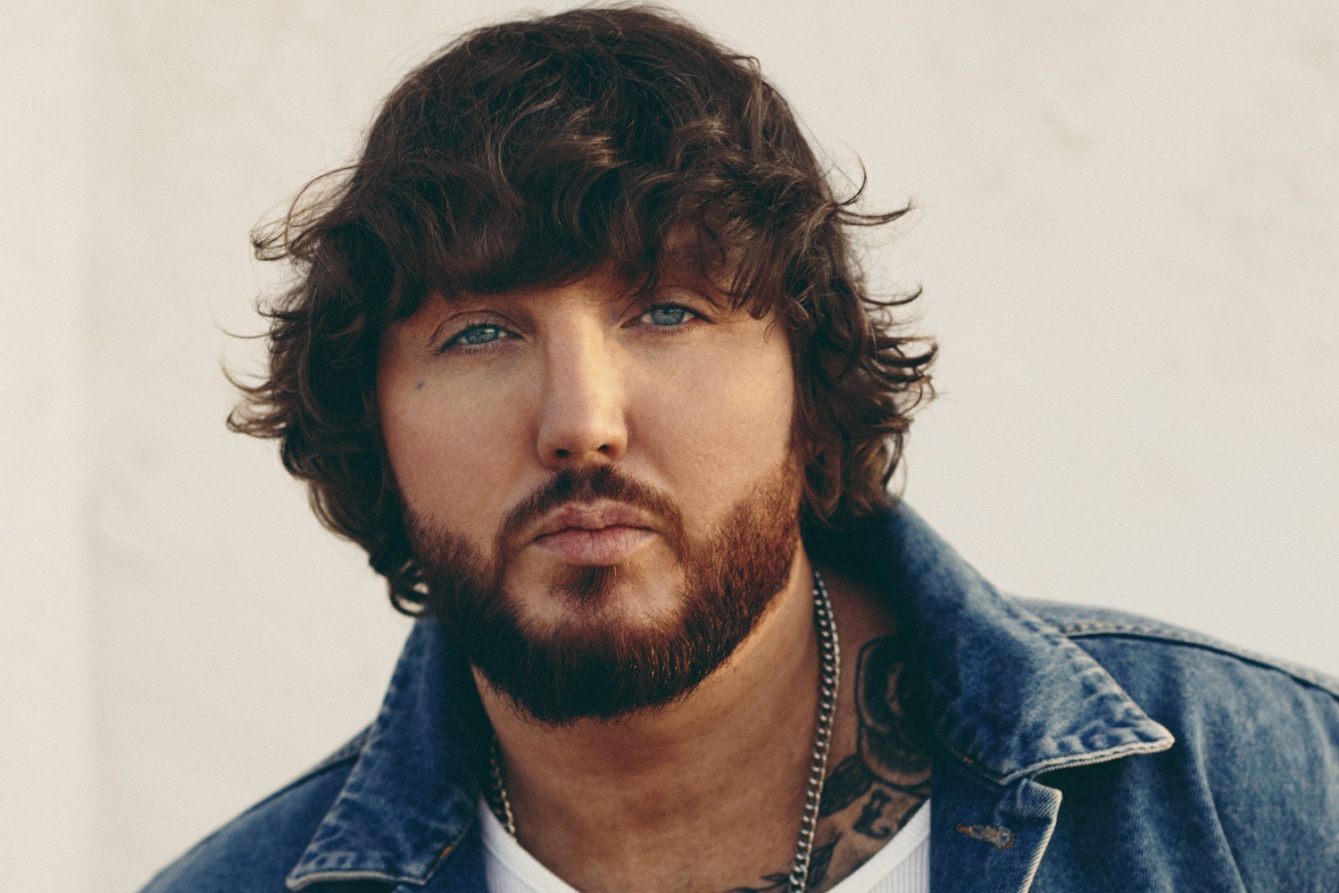 Ο James Arthur αλλάζει όλα όσα γνωρίζαμε για τον ήχο του