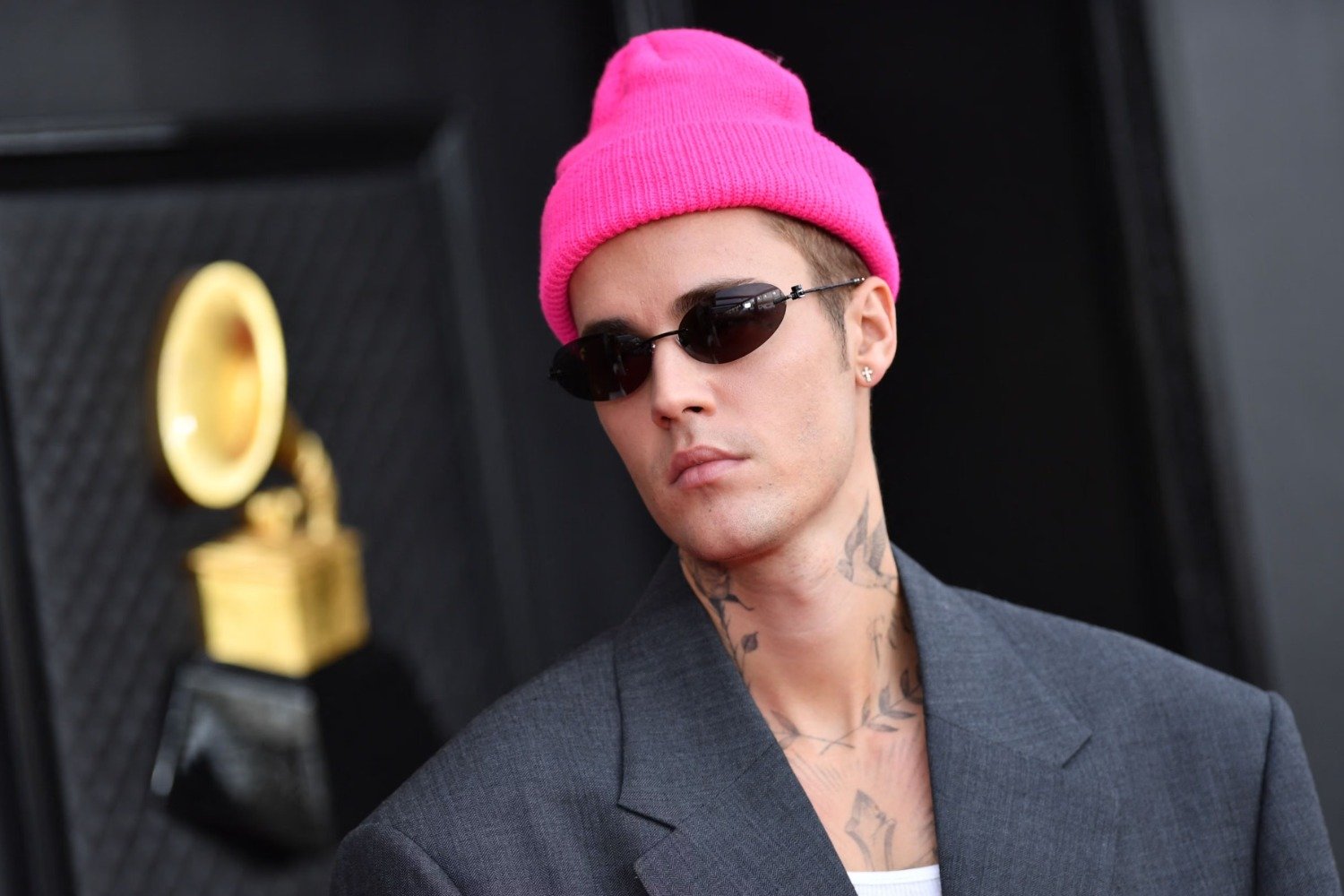 Ο Justin Bieber επιστρέφει στη σκηνή των Grammy μετά από τέσσερα χρόνια – Το στοίχημα του «Swag»