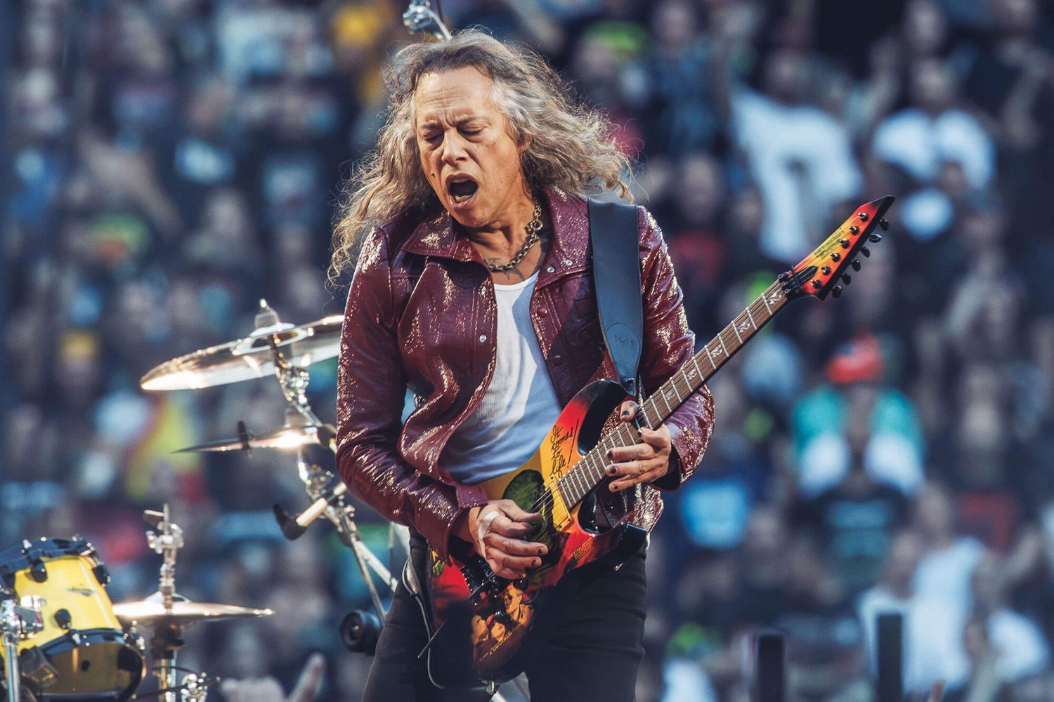 Ο Kirk Hammett των Metallica προκάλεσε την οργή των θαυμαστών της Taylor Swift και συνάντησε το… κάρμα – Η πτώση από τη σκηνή