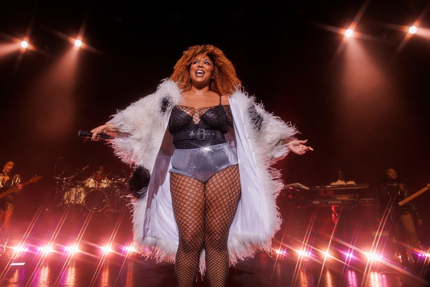 Η Lizzo εξηγεί γιατί το νέο τραγούδι της «Bitch» θυμίζει τα «Taylor’s Version» της Taylor Swift