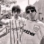 Η μάχη Oasis και Blur μεταφέρεται στο θεατρικό σανίδι