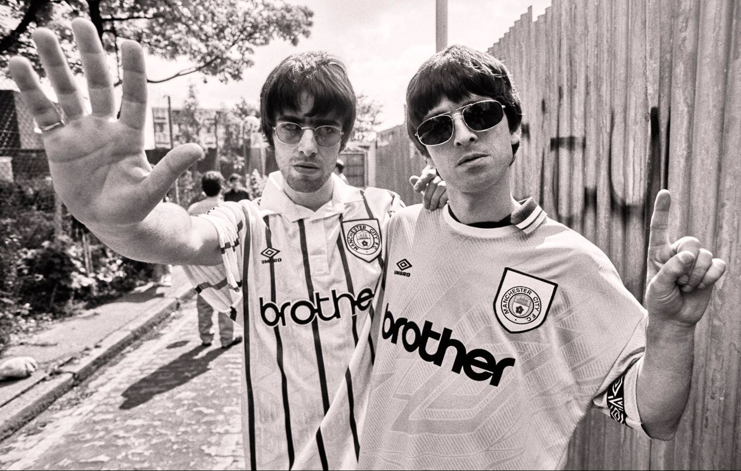 Η μάχη Oasis και Blur μεταφέρεται στο θεατρικό σανίδι