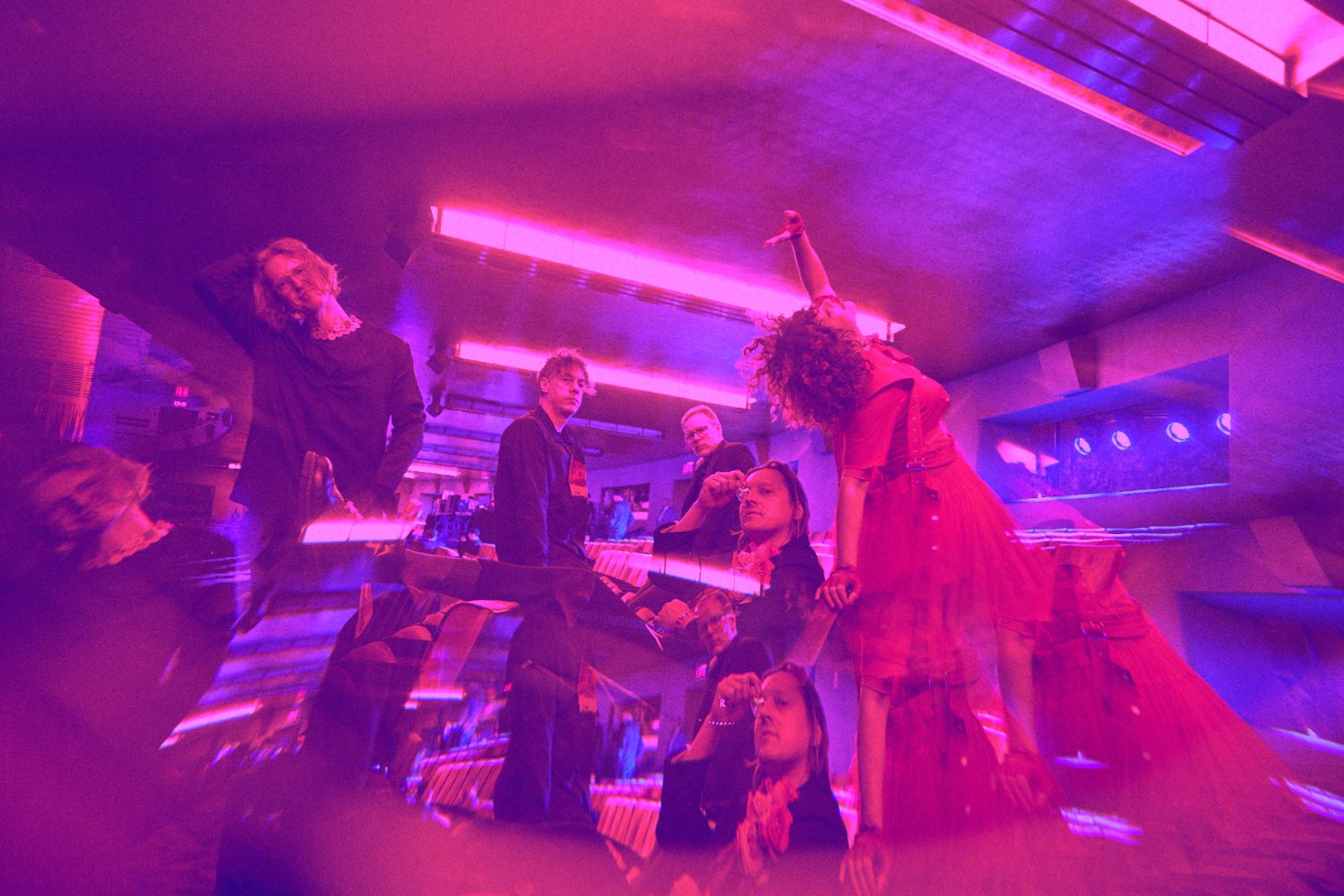 Arcade Fire: Ωδή στην ανανέωση και τη μεταμόρφωση με το νέο single «Year Of The Snake»